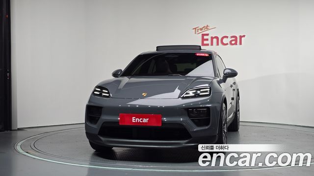 Porsche Macan EV Base 4 - фото 1