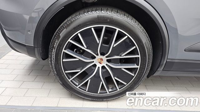 Porsche Macan EV Base 4 - фото 3