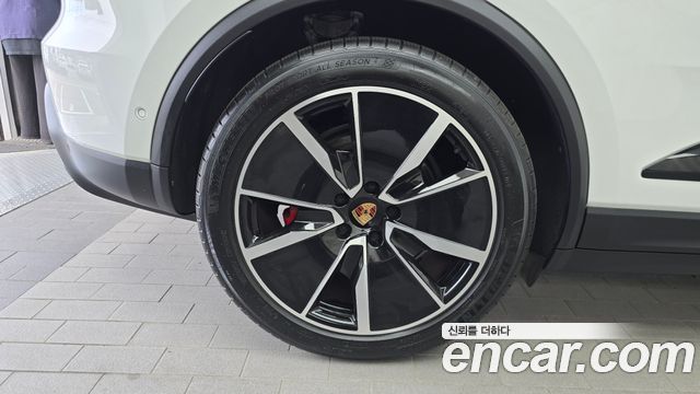 Porsche Macan EV 4S - фото 3