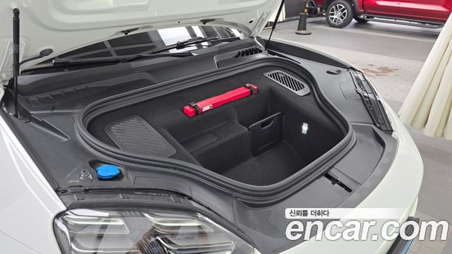 Porsche Macan EV 4S - фото 4