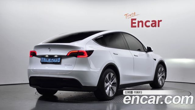 Tesla Model Y Long Range AWD - фото 1