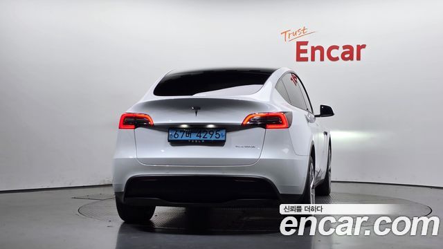 Tesla Model Y Long Range AWD - фото 3