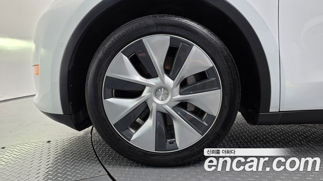 Tesla Model Y Long Range AWD - фото 4