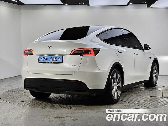 Tesla Model Y Long Range AWD - фото 3