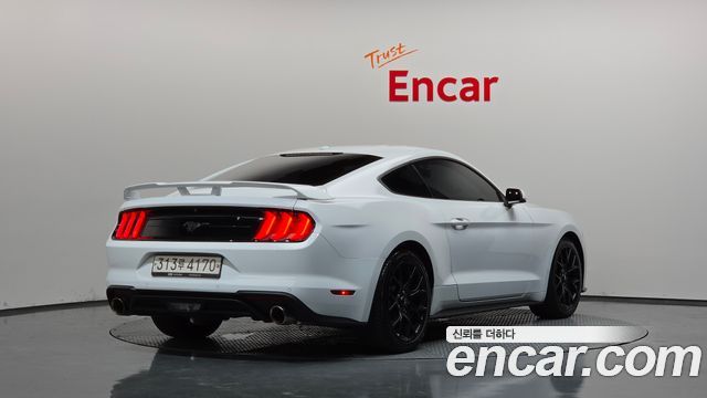 Ford Mustang Coupe - фото 1
