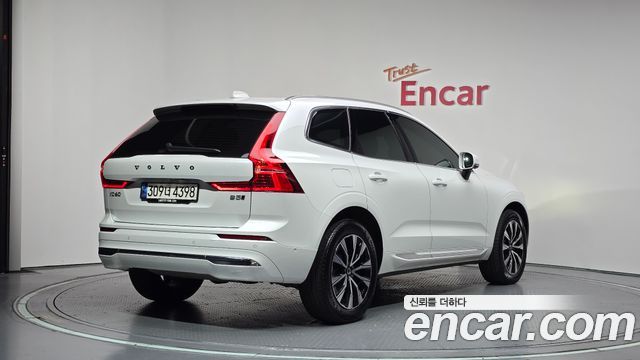 Volvo XC60 2-го поколения B5 Ultimate Bright - фото 1