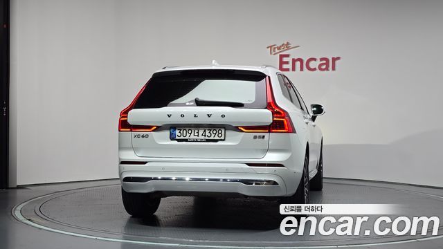 Volvo XC60 2-го поколения B5 Ultimate Bright - фото 3