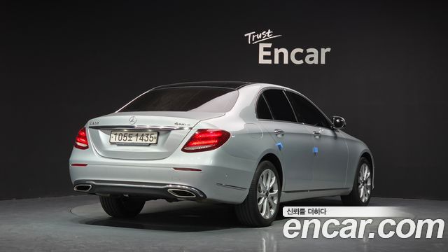 Mercedes-Benz E-Class W213 E300 4MATIC Exclusive - фото 1
