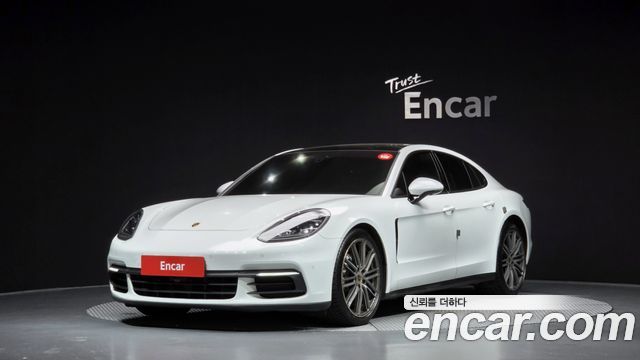 Porsche Panamera 3.0 AWD - фото 0