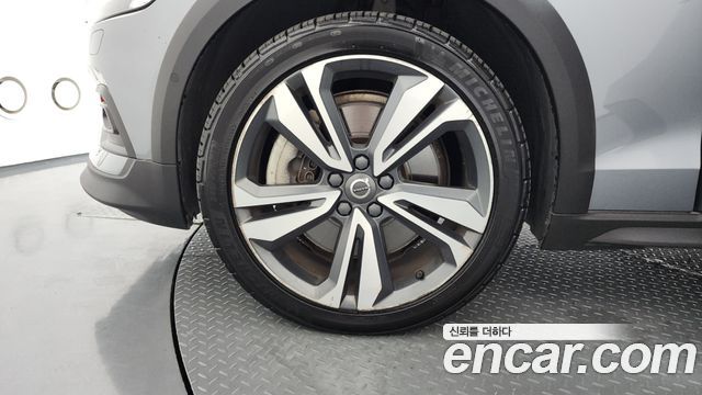 Volvo V60 Cross Country 2-го поколения B5 Pro AWD - фото 4