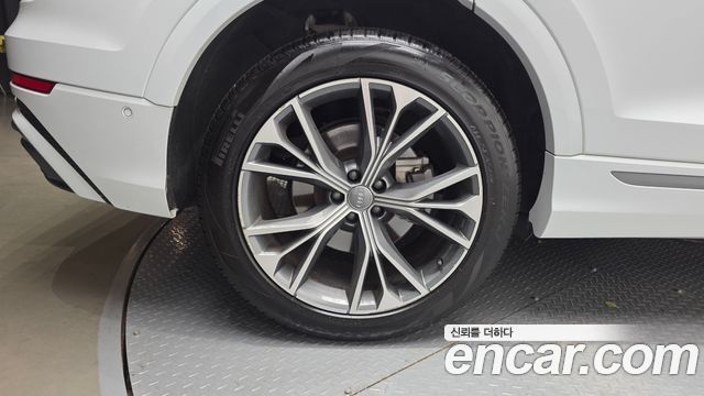 Audi Q8 50 TDI Quattro Premium - фото 4