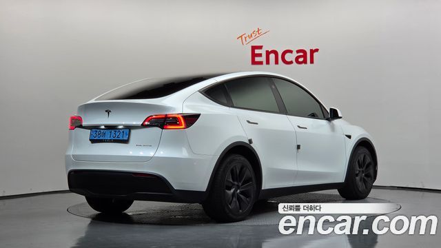 Tesla Model Y Long Range AWD - фото 1