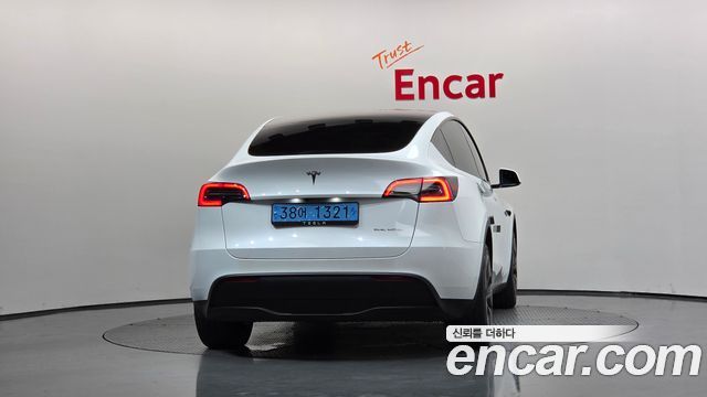 Tesla Model Y Long Range AWD - фото 3
