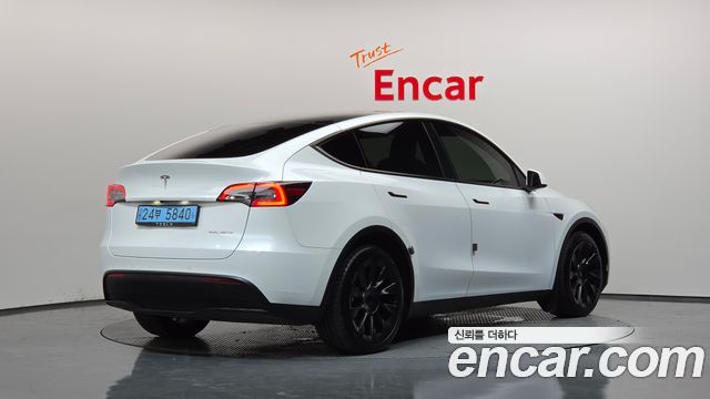 Tesla Model Y Long Range AWD - фото 1