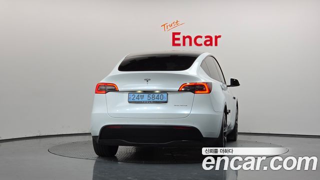 Tesla Model Y Long Range AWD - фото 3