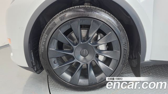 Tesla Model Y Long Range AWD - фото 4
