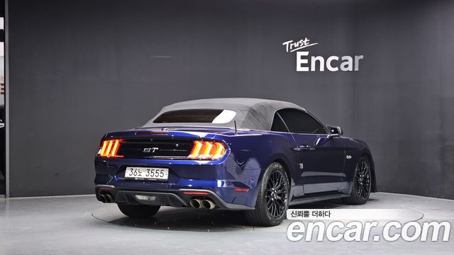 Ford Mustang GT Convertible - фото 1