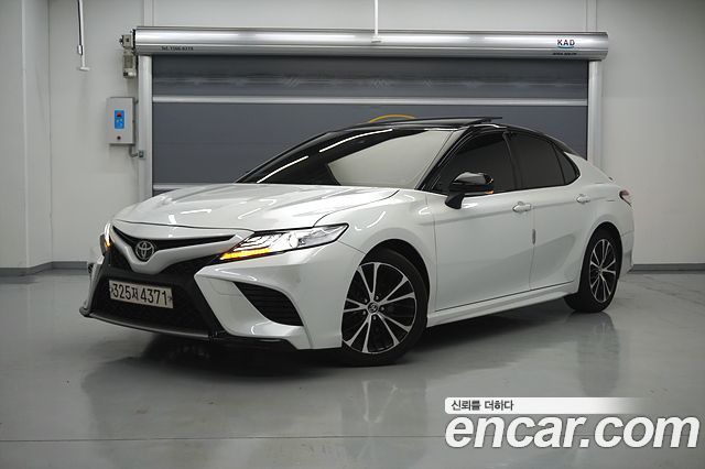 Toyota Camry XV70 2.5 Sport Edition(Two Tone) - фото 0