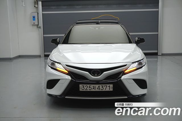 Toyota Camry XV70 2.5 Sport Edition(Two Tone) - фото 2