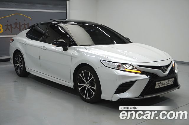 Toyota Camry XV70 2.5 Sport Edition(Two Tone) - фото 3