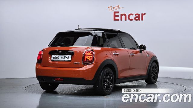 Mini Cooper 5Door HIGH 3rd - фото 1