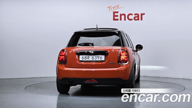 Mini Cooper 5Door HIGH 3rd - фото 3