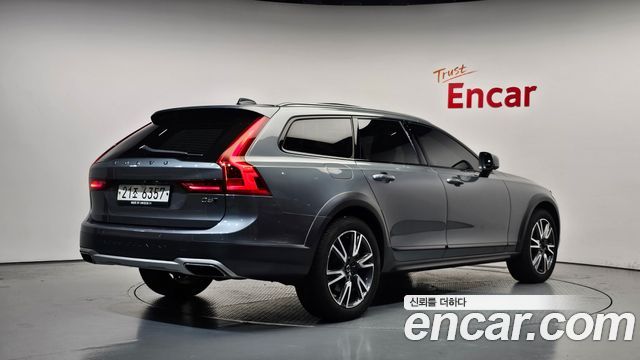 Volvo V90 Cross Country D5 PRO AWD - фото 1