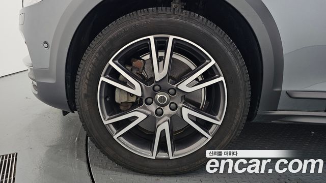 Volvo V90 Cross Country D5 PRO AWD - фото 4