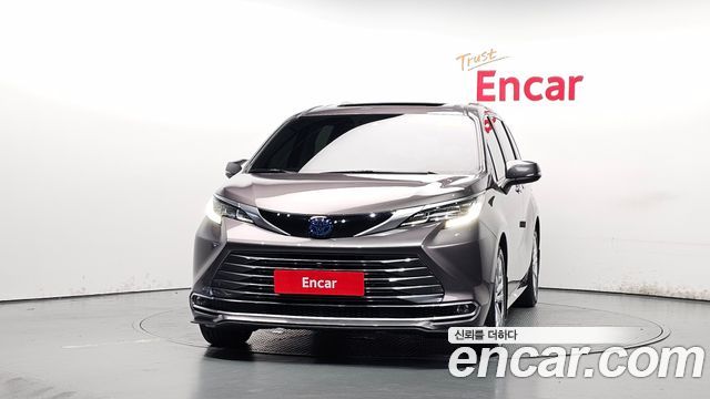 Toyota Sienna 4-го поколения 2.5 Hybrid 2WD - фото 1