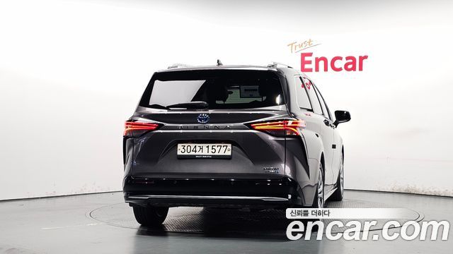 Toyota Sienna 4-го поколения 2.5 Hybrid 2WD - фото 2