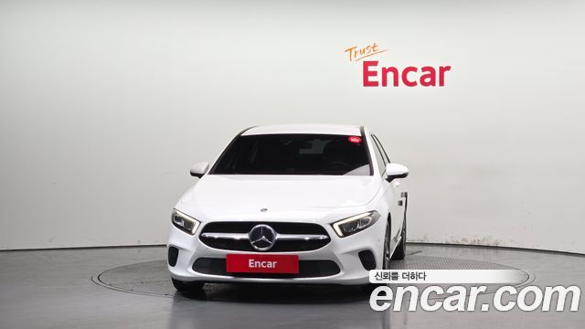 Mercedes-Benz A-Class W177 A200d Sedan - фото 2