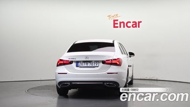 Mercedes-Benz A-Class W177 A200d Sedan - фото 3