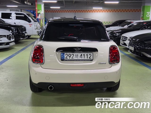 Mini Cooper 5Door Standard 3rd - фото 3