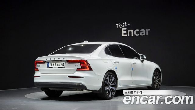 Volvo S60 3-го поколения B5 Ultimate Bright - фото 1