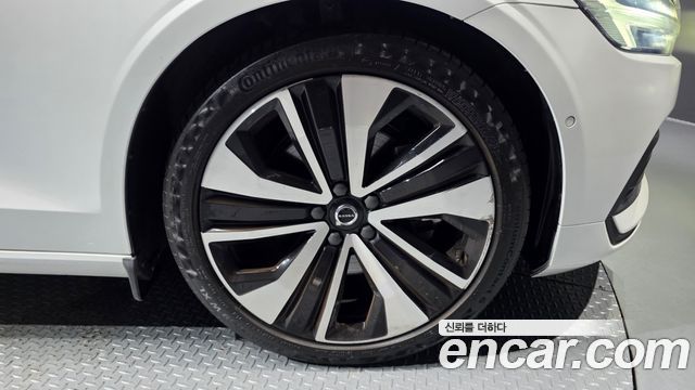 Volvo S60 3-го поколения B5 Ultimate Bright - фото 4