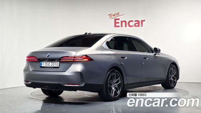 BMW 5 Series G60 520i - фото 0