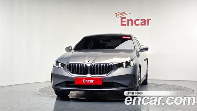 BMW 5 Series G60 520i - фото 1