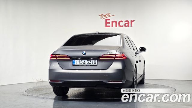 BMW 5 Series G60 520i - фото 2