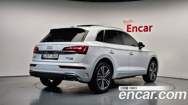 Audi Q5 FY 45 TFSI Quattro Premium - фото 1