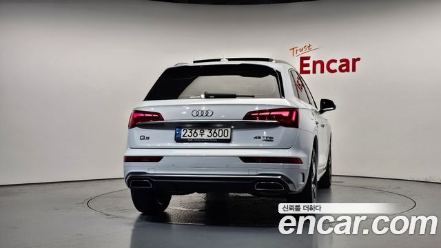Audi Q5 FY 45 TFSI Quattro Premium - фото 3
