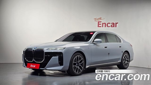 BMW 7 Series G70 740i xDrive M Sport - фото 0