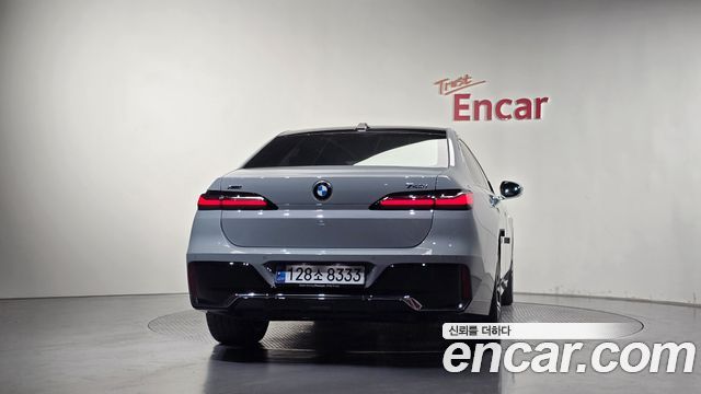 BMW 7 Series G70 740i xDrive M Sport - фото 3