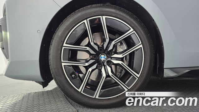 BMW 7 Series G70 740i xDrive M Sport - фото 4