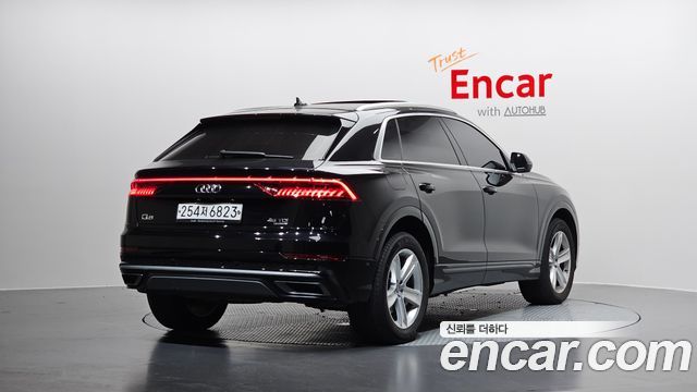 Audi Q8 45 TDI Quattro Premium - фото 0