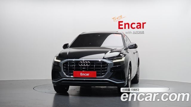 Audi Q8 45 TDI Quattro Premium - фото 1