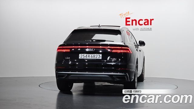 Audi Q8 45 TDI Quattro Premium - фото 2