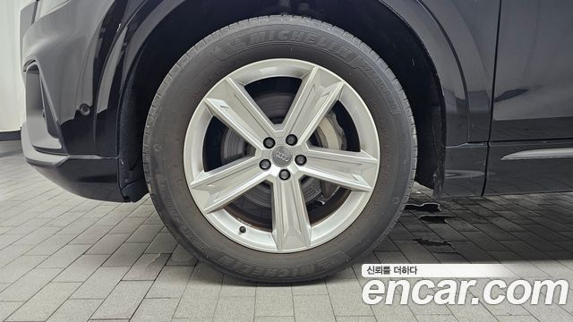 Audi Q8 45 TDI Quattro Premium - фото 3