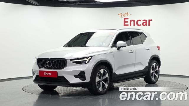 Volvo XC40 B4 Ultimate Bright - фото 0