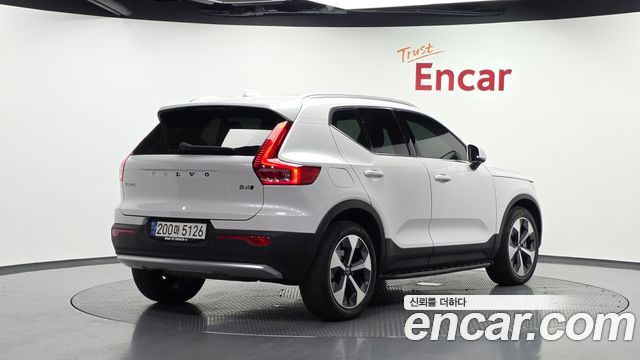 Volvo XC40 B4 Ultimate Bright - фото 1