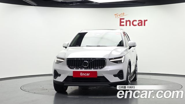 Volvo XC40 B4 Ultimate Bright - фото 2